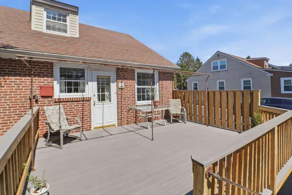 $425,000 | 348 Valley View Road, Springfield, PA 19064