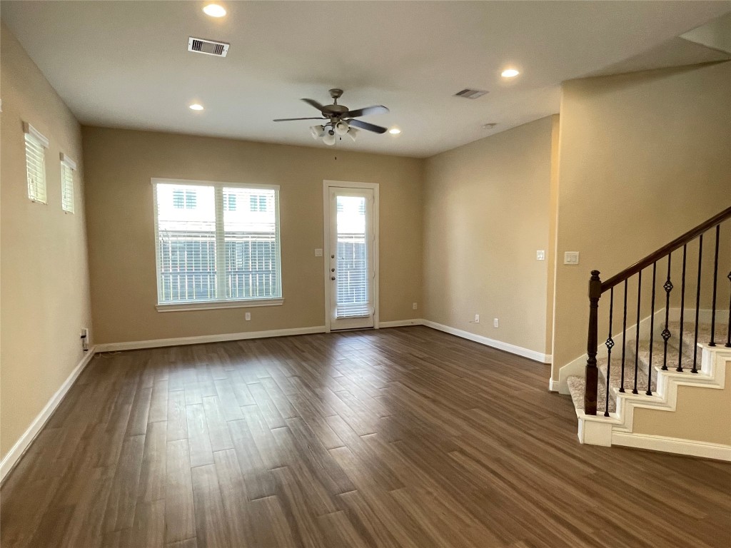 10418 Quiet Courtyard Road Houston, TX 77043 - Photo 11 of 48