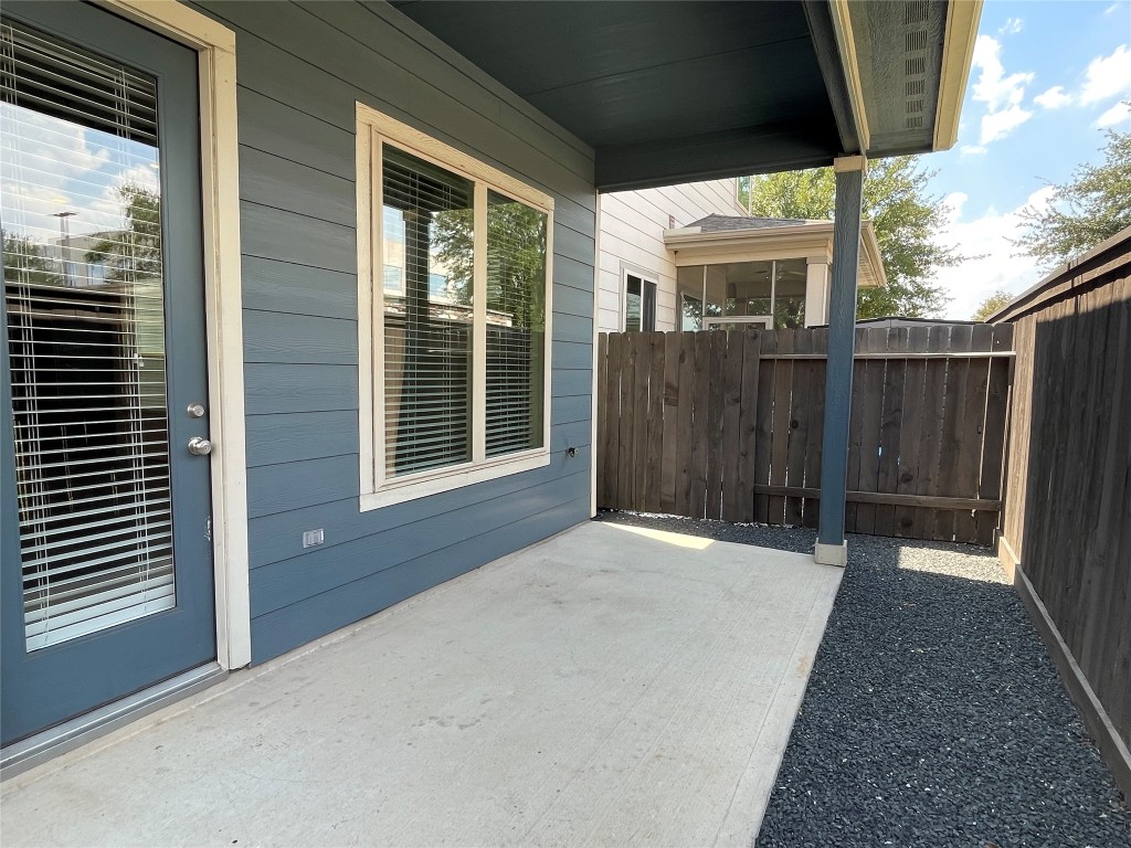 10418 Quiet Courtyard Road Houston, TX 77043 - Photo 13 of 48