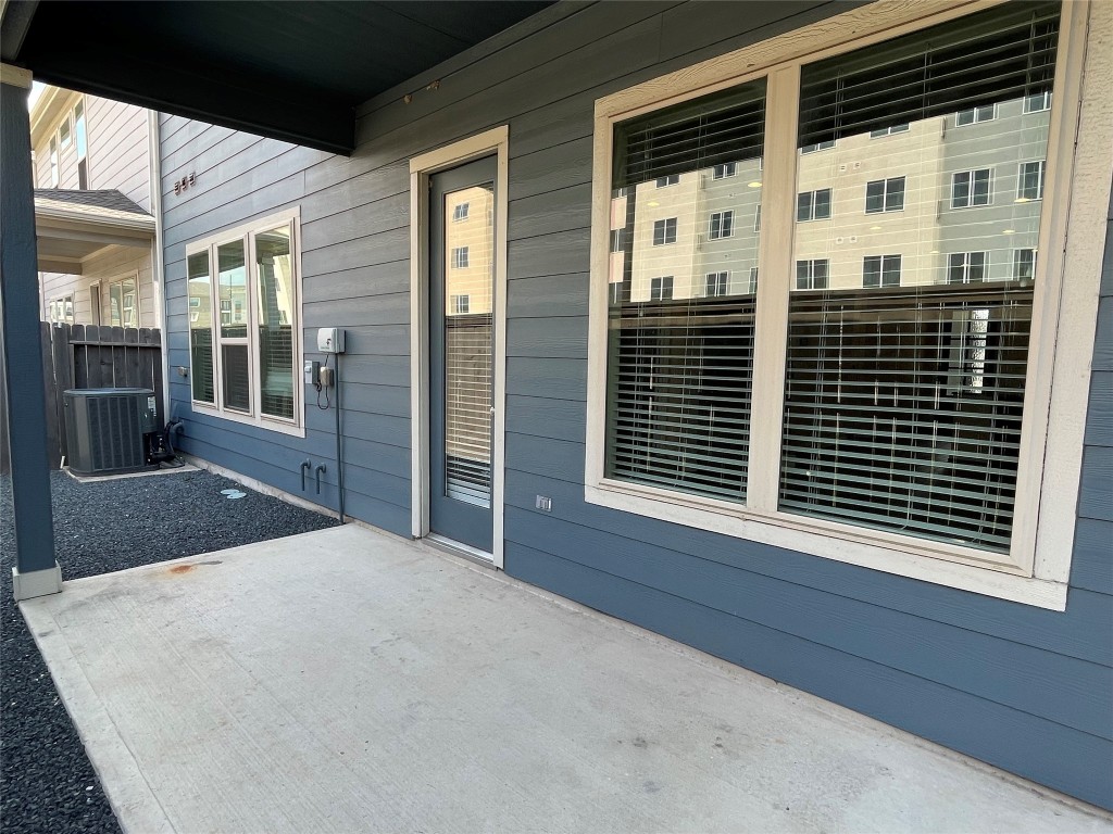 10418 Quiet Courtyard Road Houston, TX 77043 - Photo 14 of 48