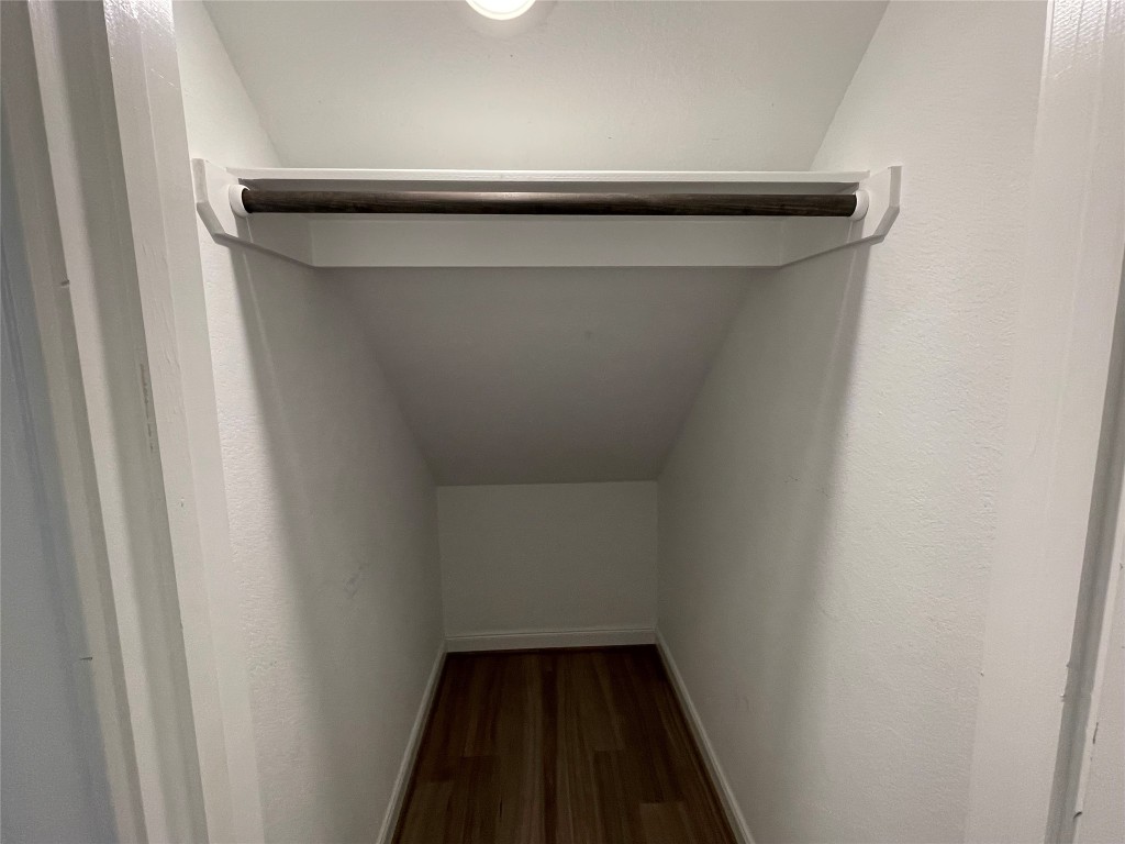 10418 Quiet Courtyard Road Houston, TX 77043 - Photo 16 of 48