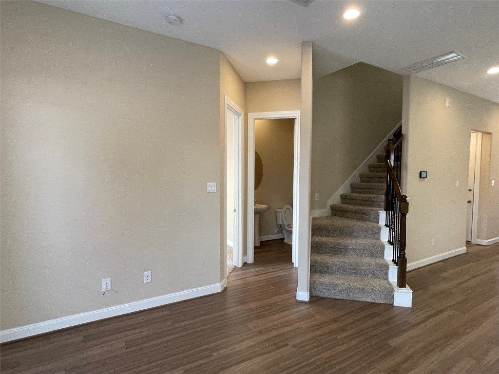 10418 Quiet Courtyard Road Houston, TX 77043 - Photo 17 of 48