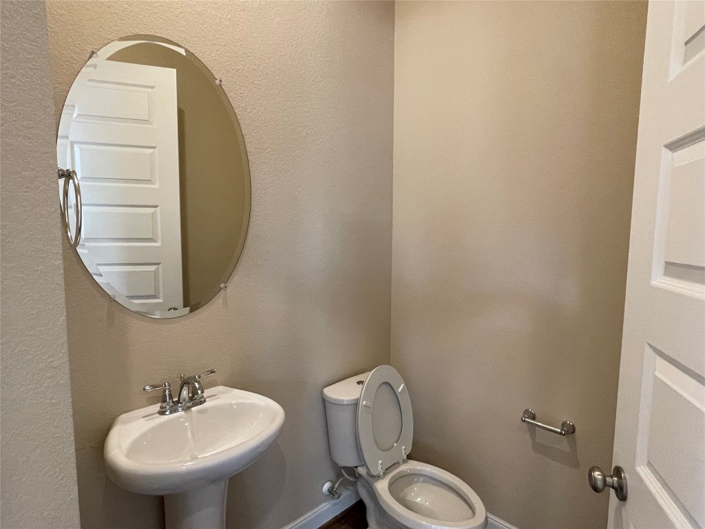 10418 Quiet Courtyard Road Houston, TX 77043 - Photo 18 of 48