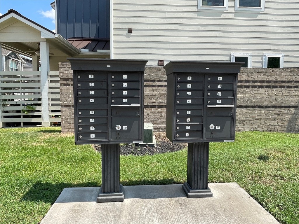 10418 Quiet Courtyard Road Houston, TX 77043 - Photo 2 of 48