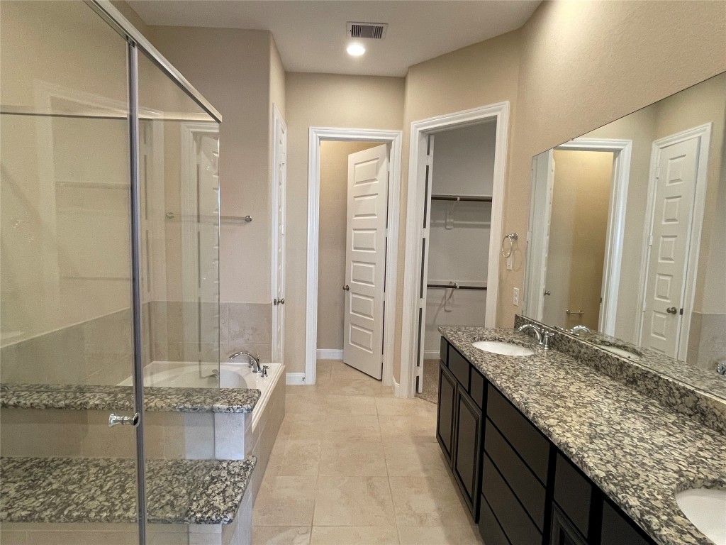 10418 Quiet Courtyard Road Houston, TX 77043 - Photo 21 of 48