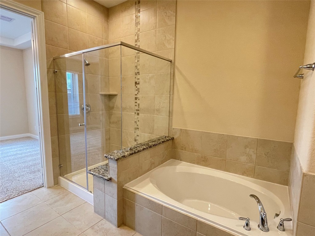 10418 Quiet Courtyard Road Houston, TX 77043 - Photo 22 of 48