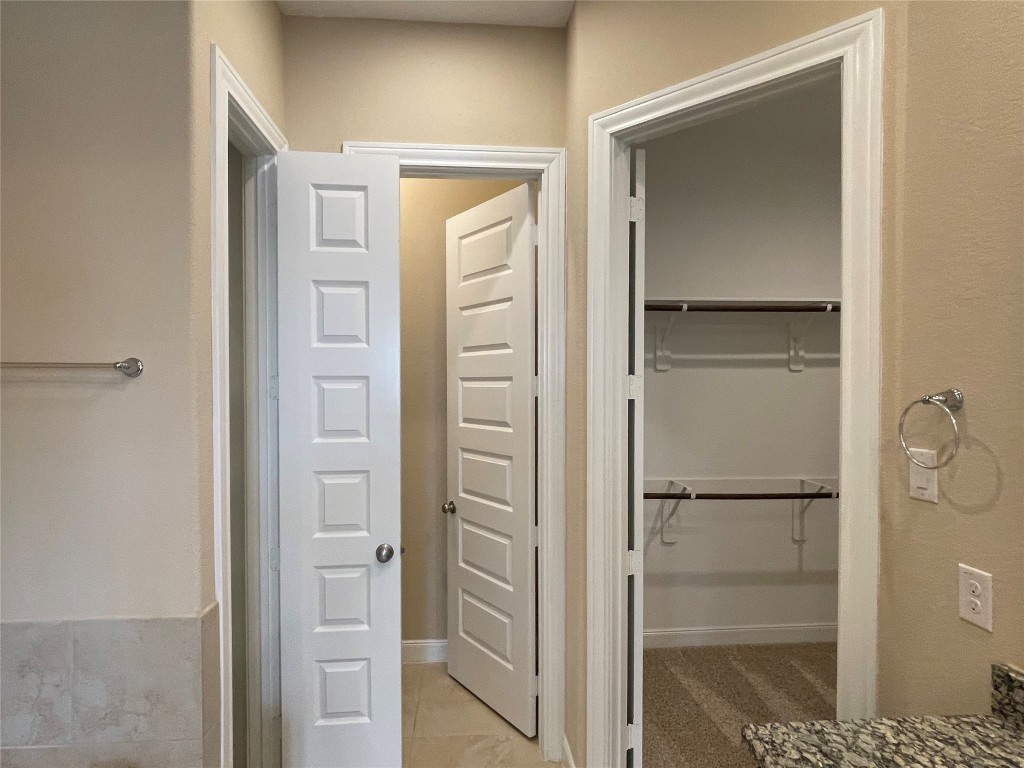 10418 Quiet Courtyard Road Houston, TX 77043 - Photo 23 of 48