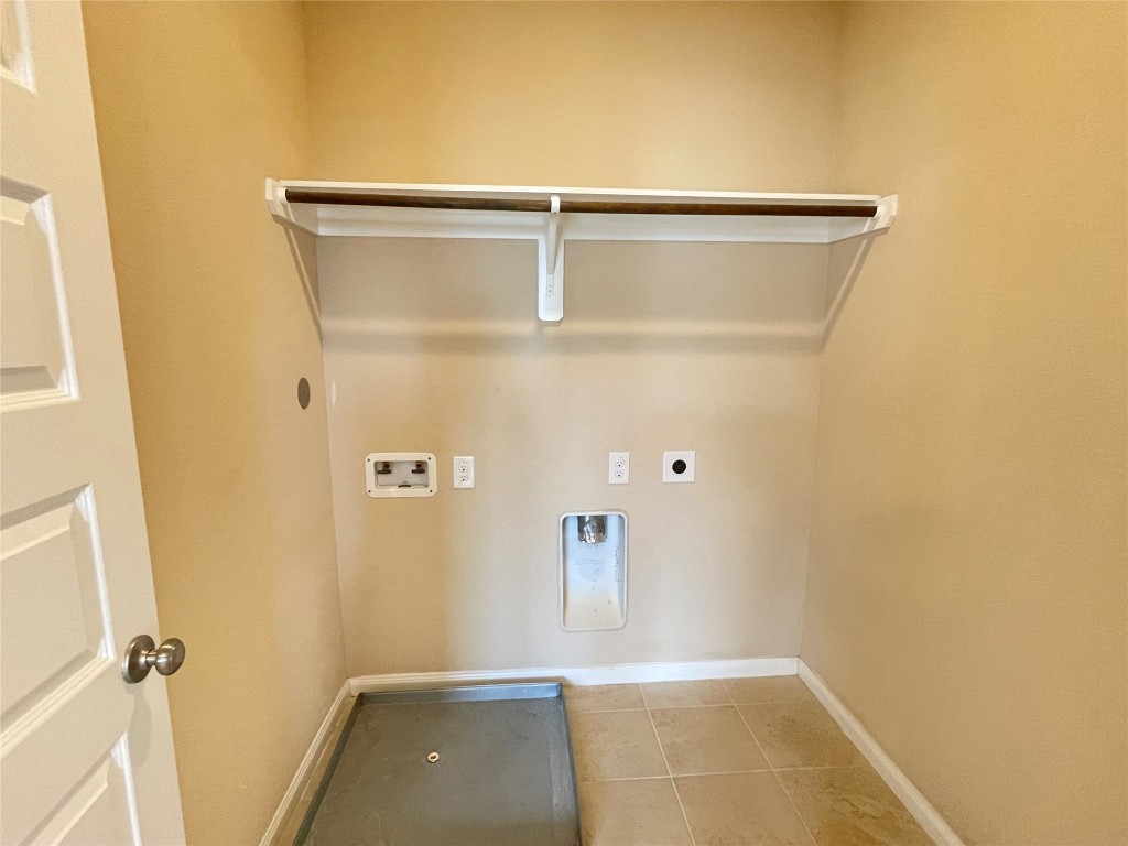 10418 Quiet Courtyard Road Houston, TX 77043 - Photo 31 of 48