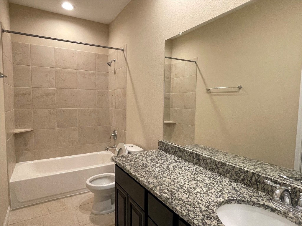 10418 Quiet Courtyard Road Houston, TX 77043 - Photo 35 of 48