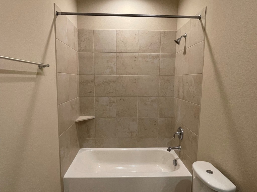 10418 Quiet Courtyard Road Houston, TX 77043 - Photo 36 of 48