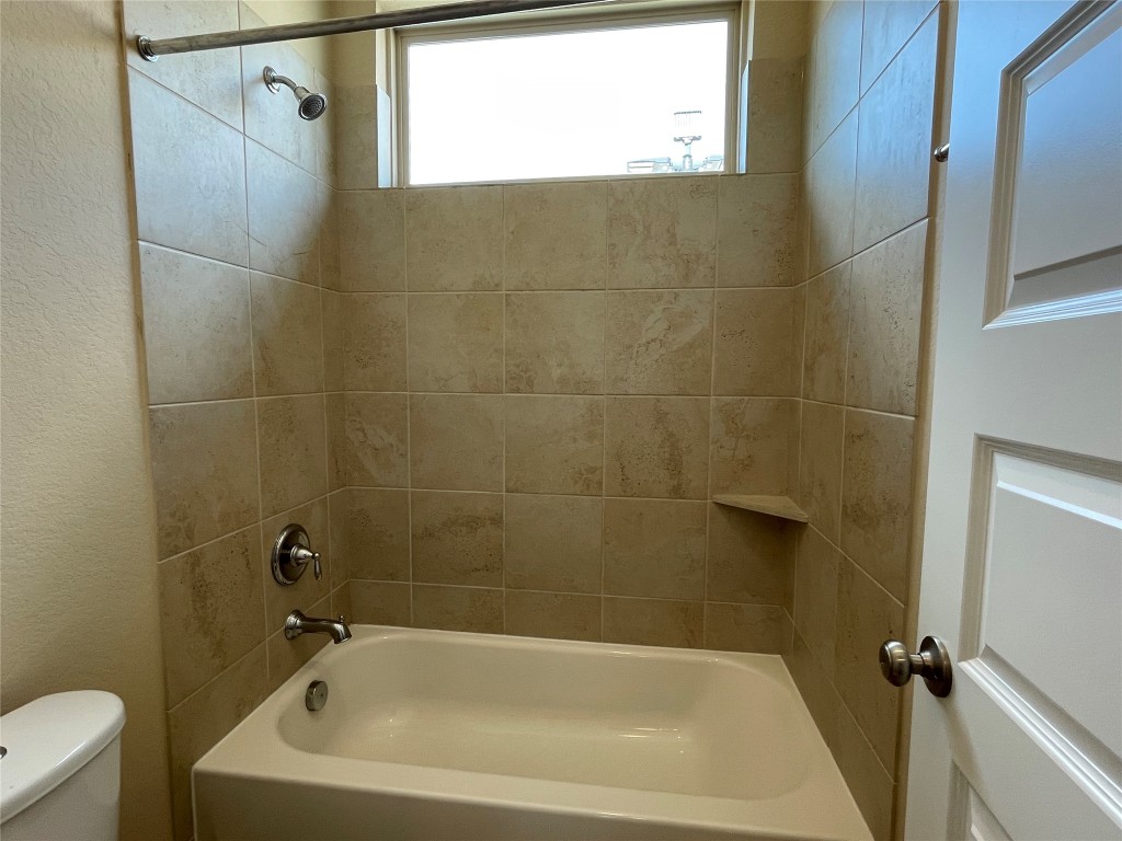 10418 Quiet Courtyard Road Houston, TX 77043 - Photo 41 of 48