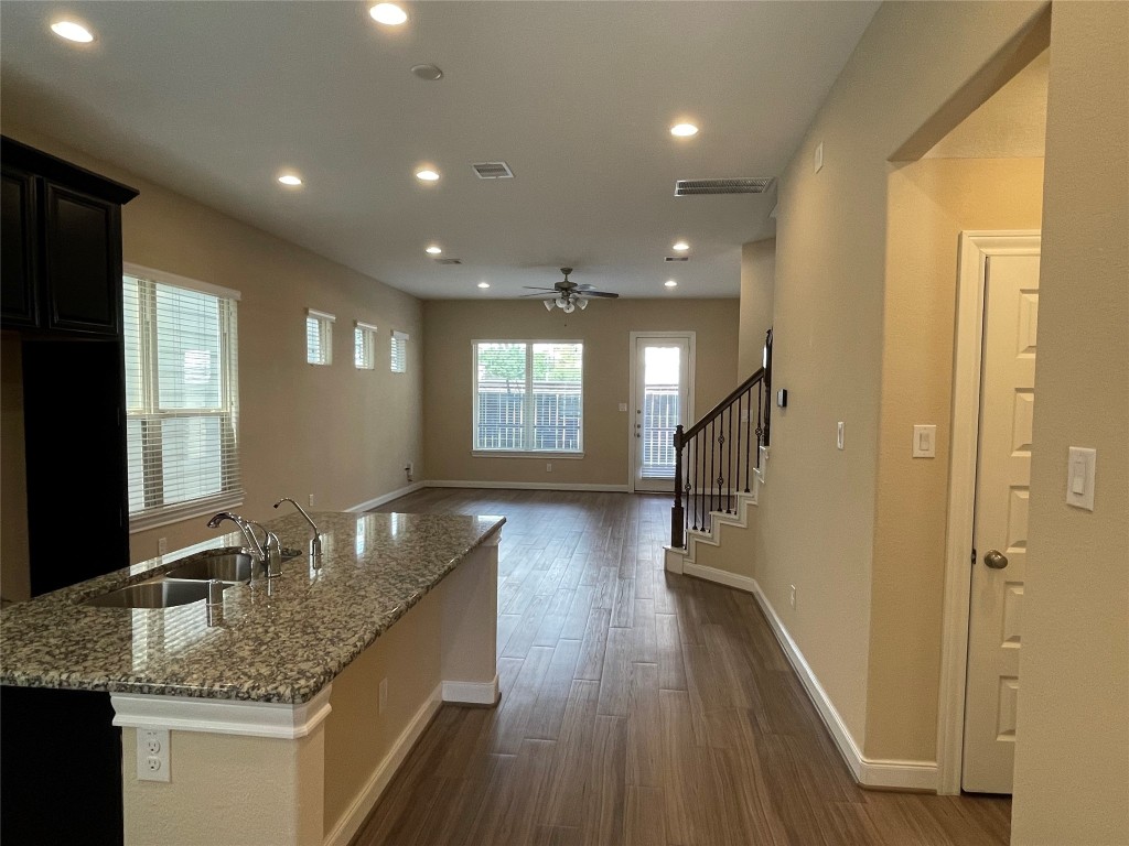 10418 Quiet Courtyard Road Houston, TX 77043 - Photo 7 of 48