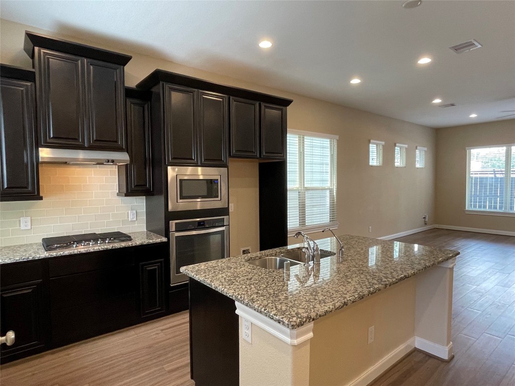 10418 Quiet Courtyard Road Houston, TX 77043 - Photo 8 of 48