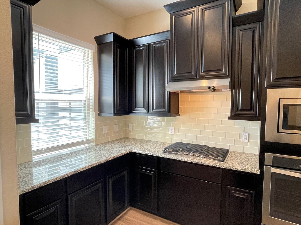 10418 Quiet Courtyard Road Houston, TX 77043 - Photo 10 of 48