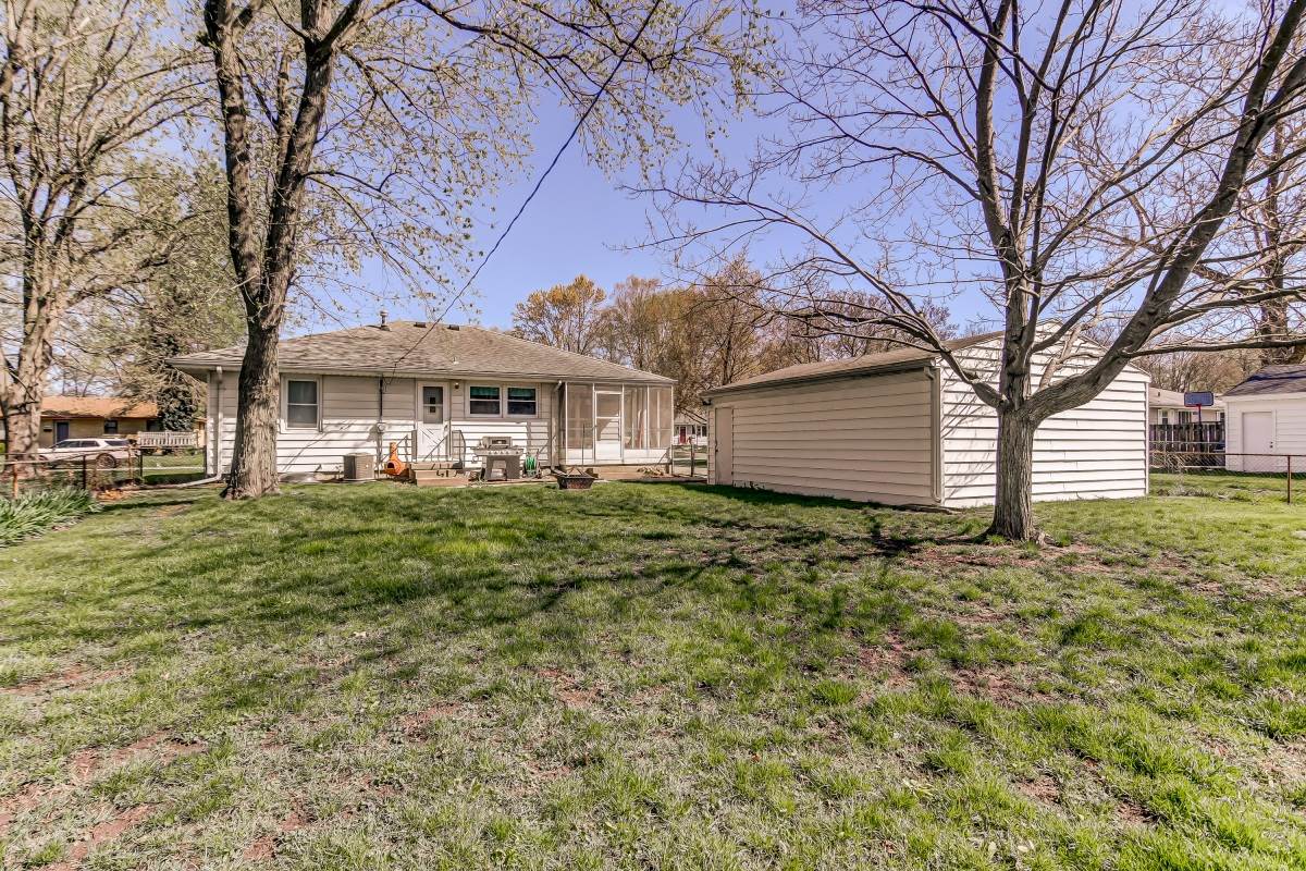 1906 East Pickett Street Springfield, IL 62703 - Photo 4 of 34
