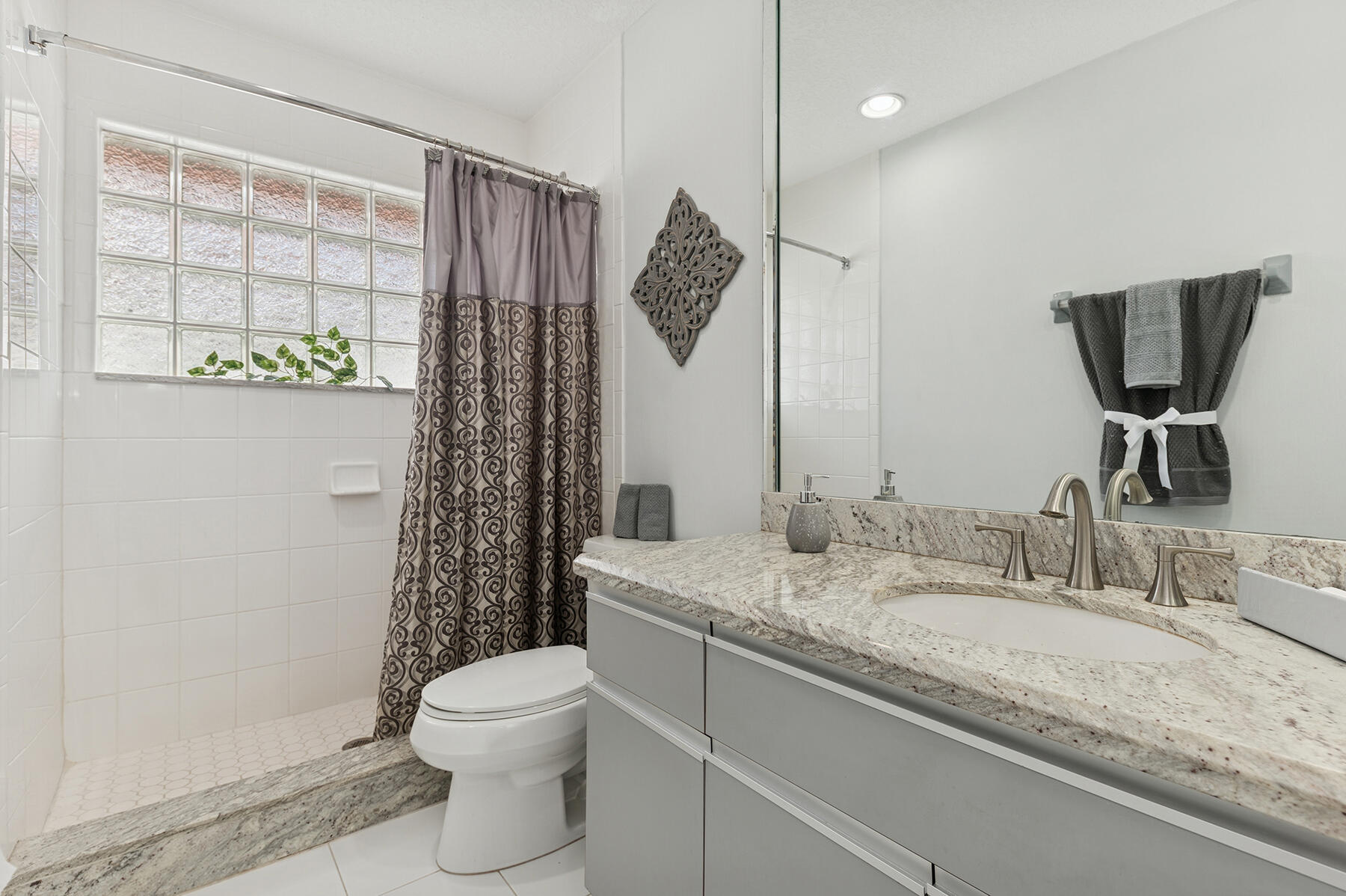 6276 Sweet Maple Lane Boca Raton, FL 33433 - Photo 11 of 14 2nd Bathroom