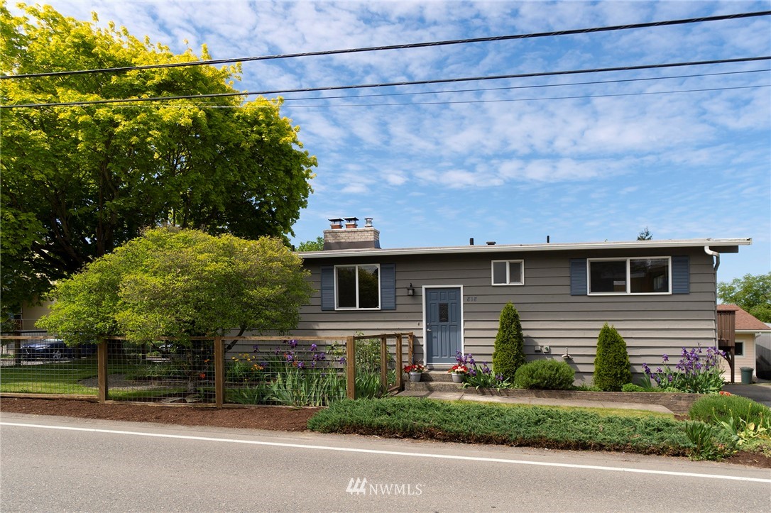 818 North 32nd Street Renton, WA 98056 - Photo 1 of 21