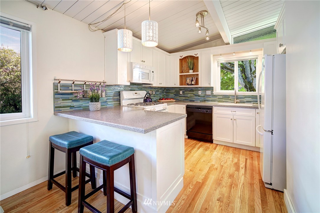 818 North 32nd Street Renton, WA 98056 - Photo 9 of 21