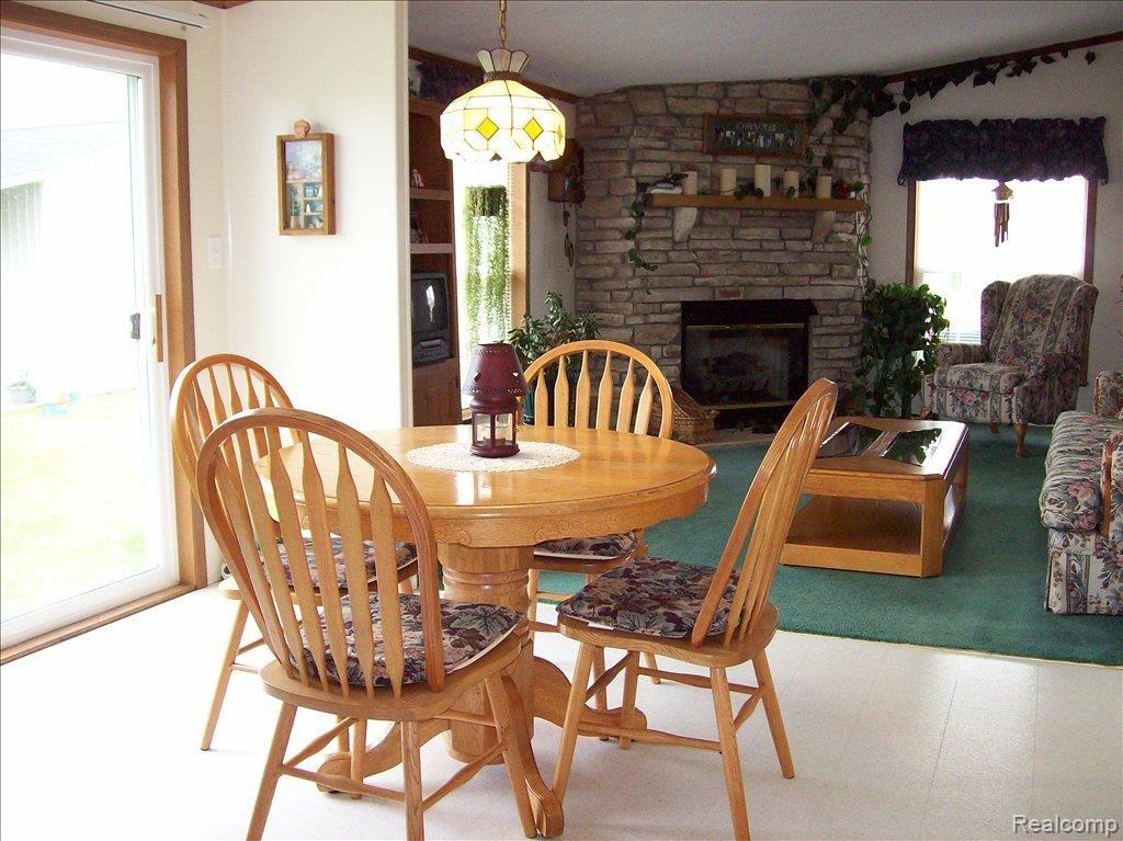 12447 Burt Road Memphis, MI 48041 - Photo 4 of 13 breakfast nook
