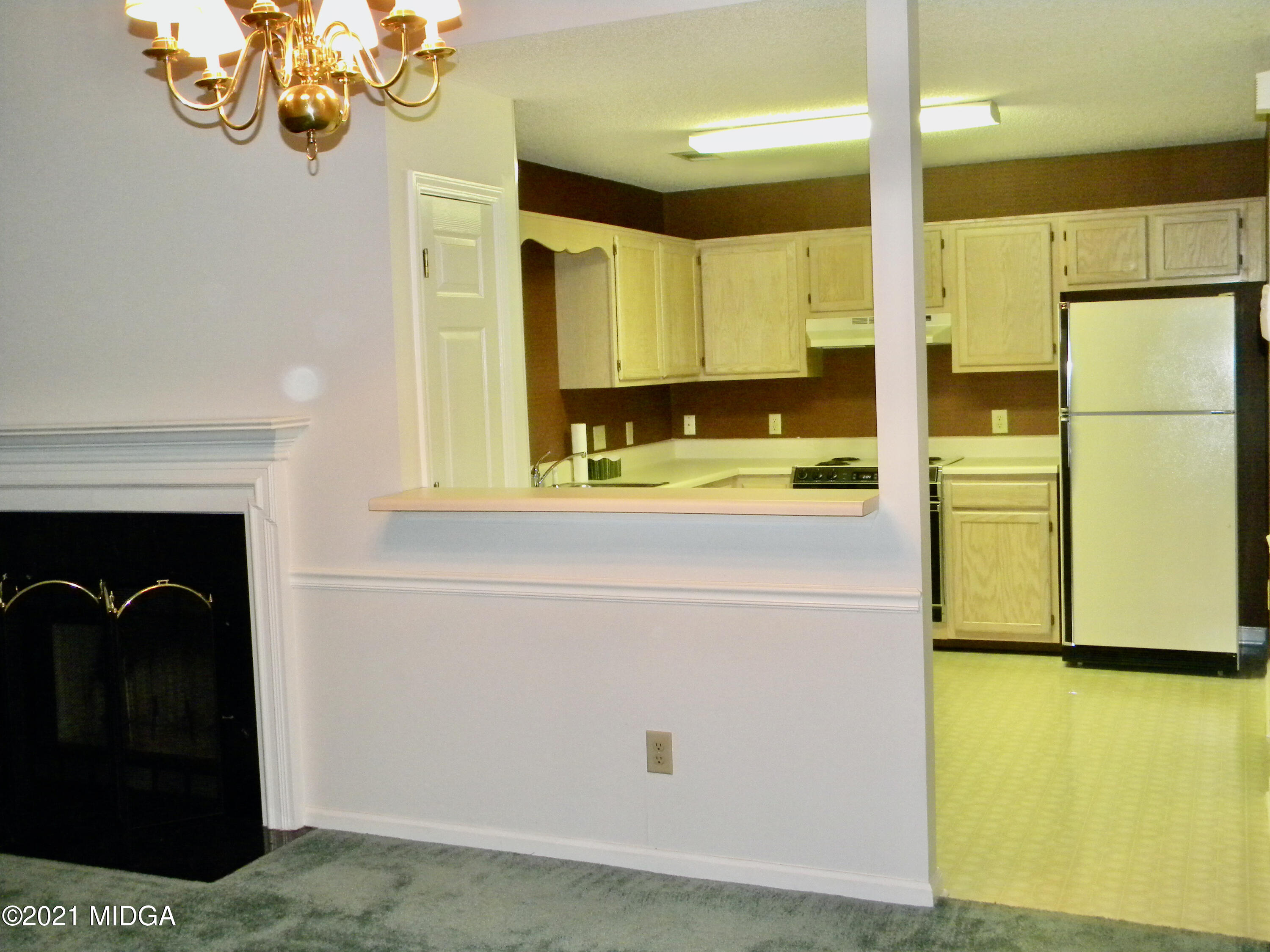 918 Ridge Crest Court Macon, GA 31204 - Photo 2 of 9 2-Dining area into kitchen