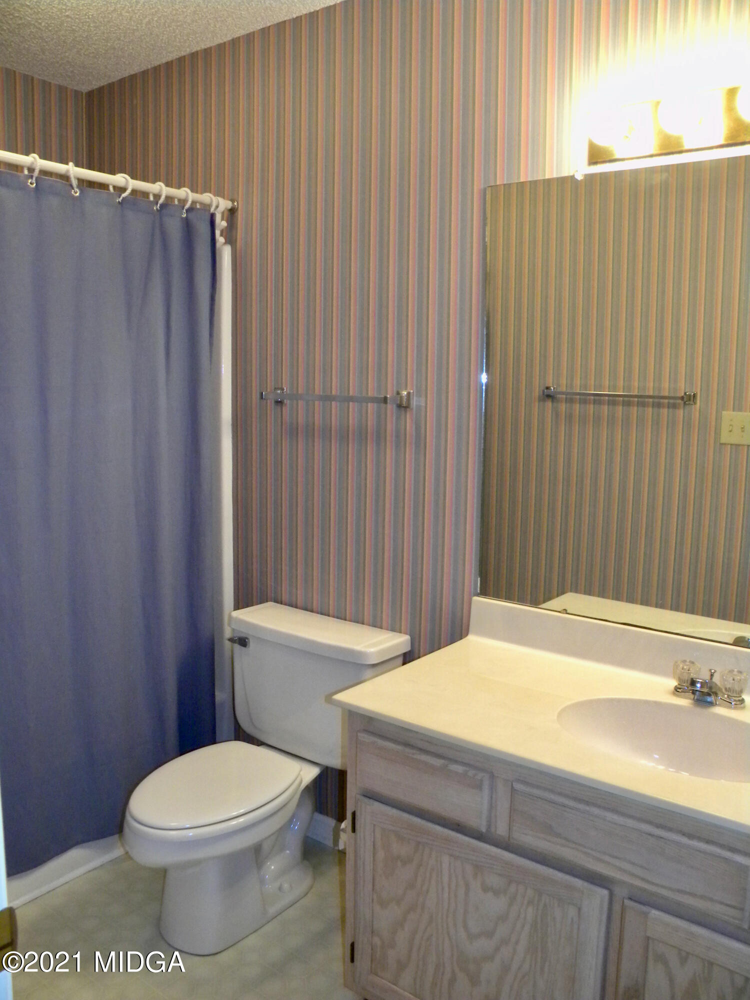 918 Ridge Crest Court Macon, GA 31204 - Photo 5 of 9 5-Master bath