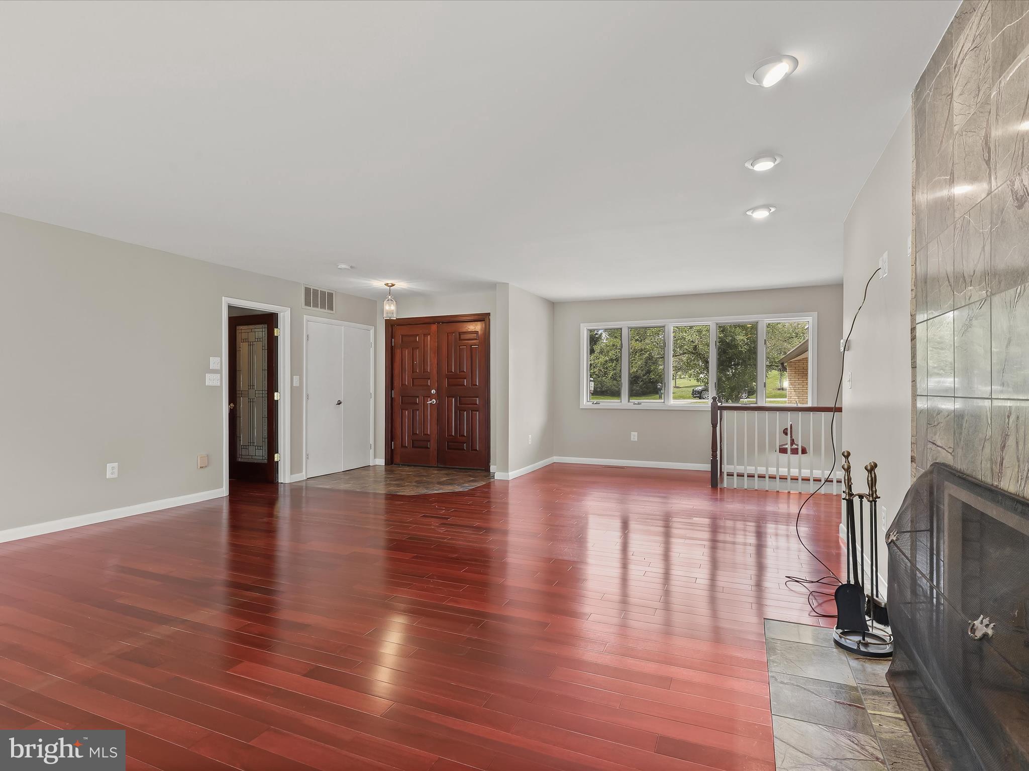 507 Danmarth Road Sykesville, MD 21784 - Photo 4 of 33 Living Room