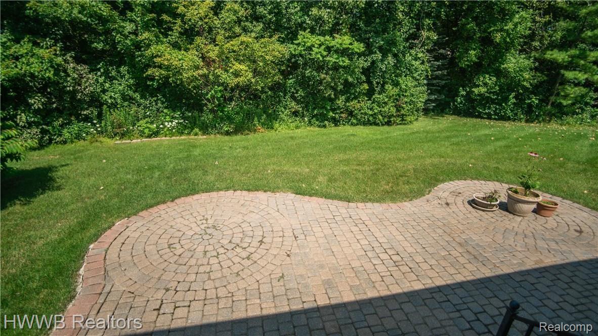 2122 Lagoon Drive Rochester, MI 48309 - Photo 29 of 31 DSC02662.jpg