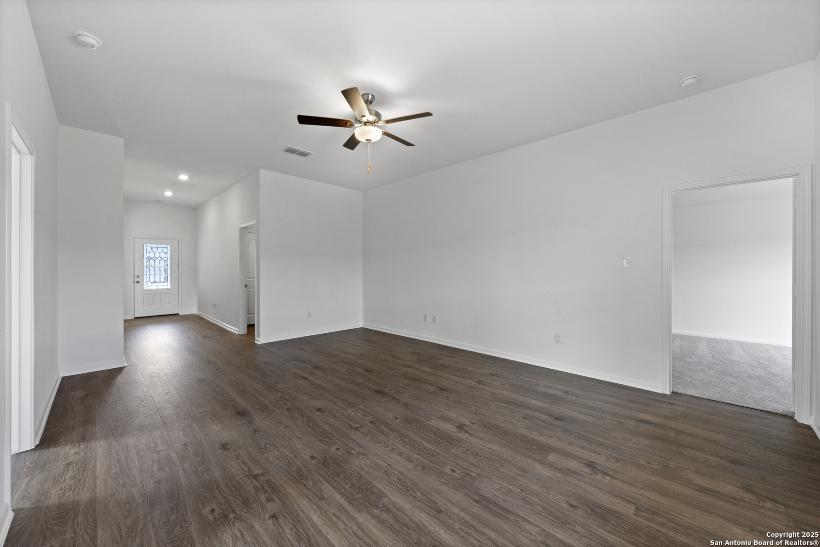 16116 Farmer Lytle, TX 78052 - Photo 3 of 30