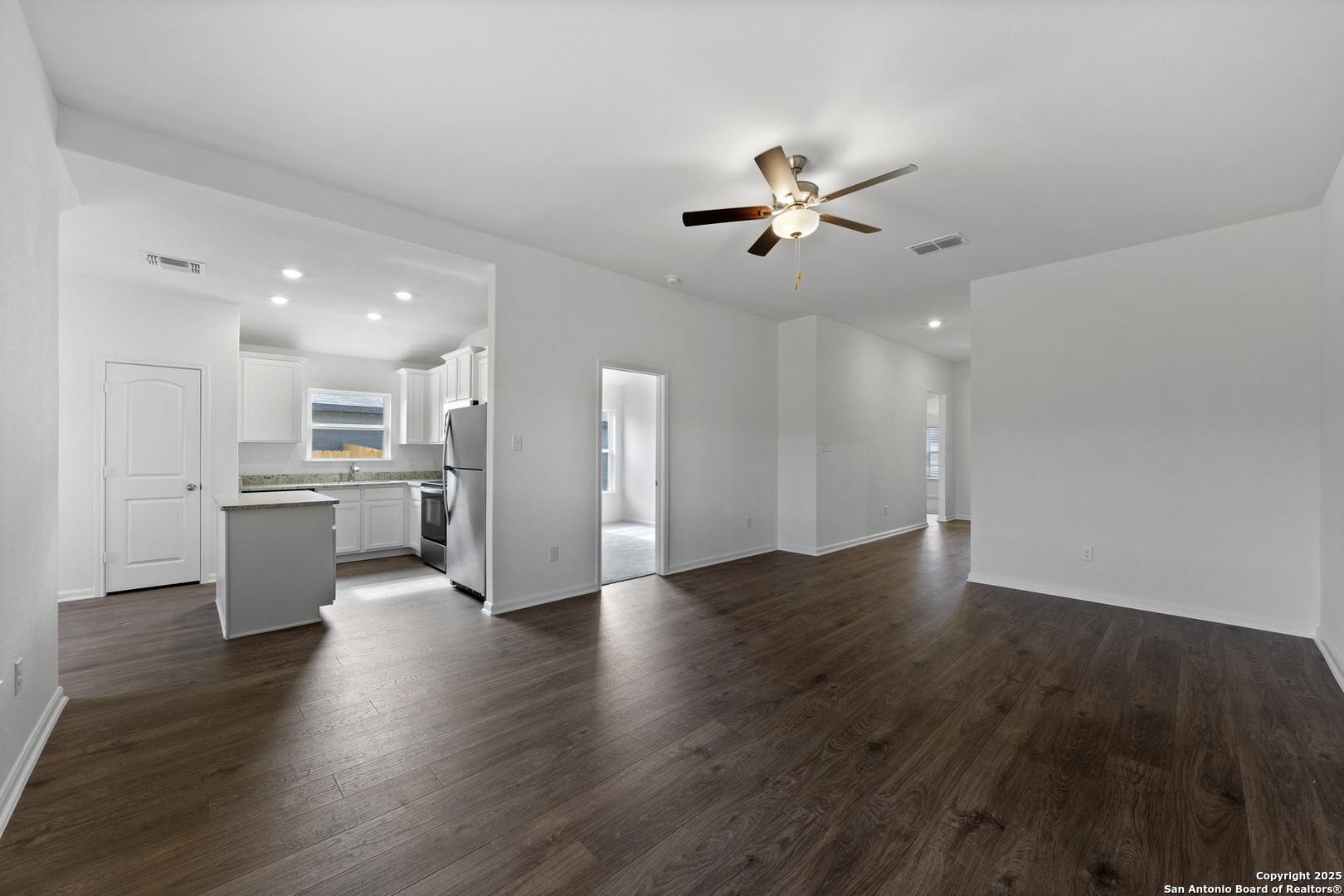 16116 Farmer Lytle, TX 78052 - Photo 4 of 30