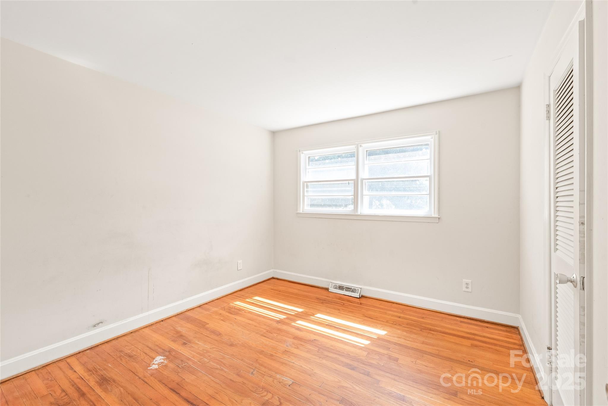 7207 Idlewild Road Charlotte, NC 28212 - Photo 10 of 15 an empty room with a window