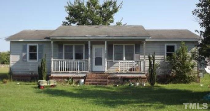 1535 Auctioneer Road Clinton, NC 28328 - Photo 1 of 10 a front view of a house with a garden