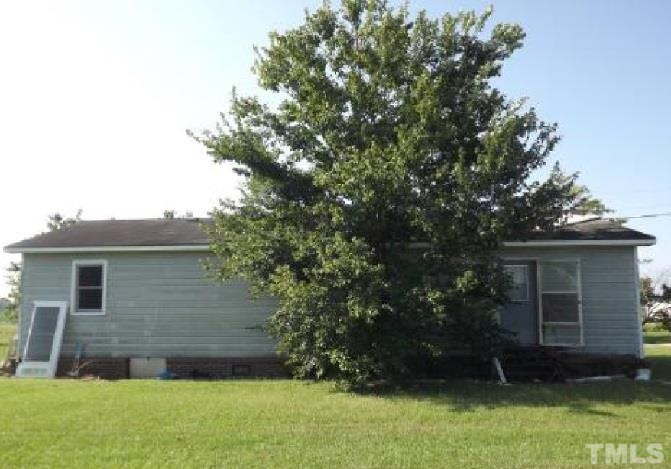 1535 Auctioneer Road Clinton, NC 28328 - Photo 2 of 10 a front view of a house with a yard