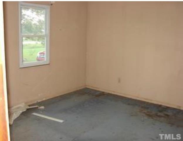 1535 Auctioneer Road Clinton, NC 28328 - Photo 9 of 10 an empty room with a window