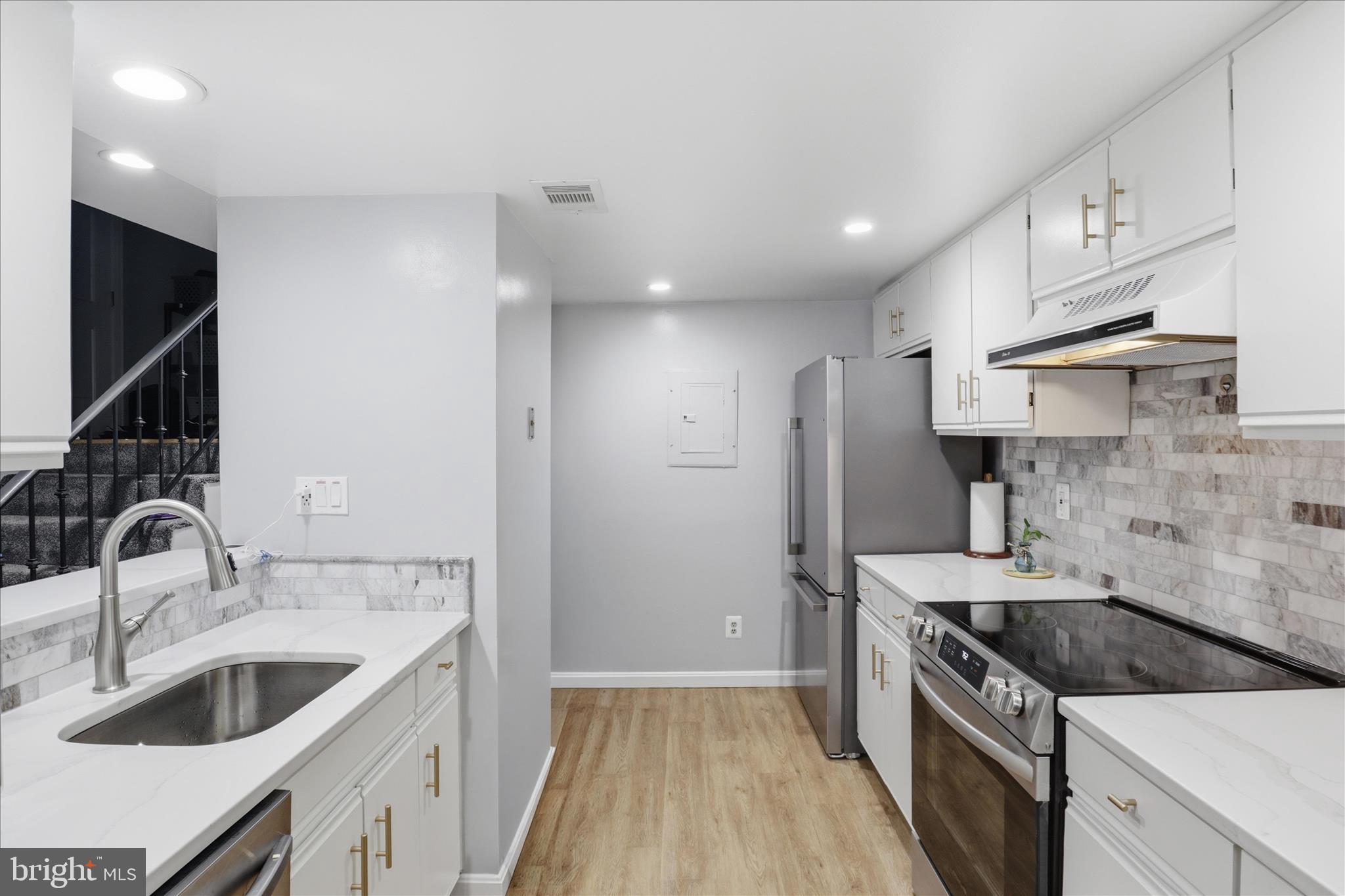 12918 Grays Pointe Road Fairfax, VA 22033 - Photo 13 of 26