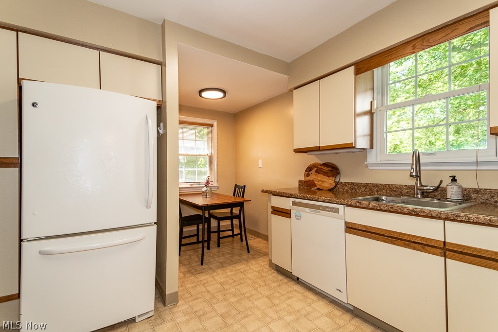 1056 Pennfield Road Cleveland, OH 44121 - Photo 13 of 39 Gallery Image 13