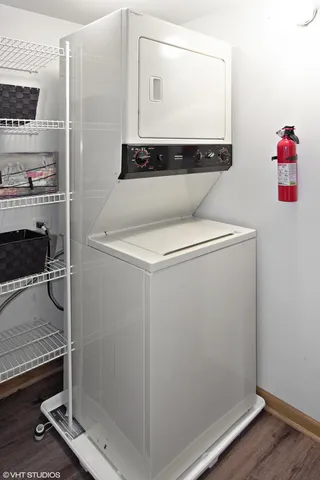 $2,500 | 616 East 5th Avenue, Unit 201, Naperville, IL 60563