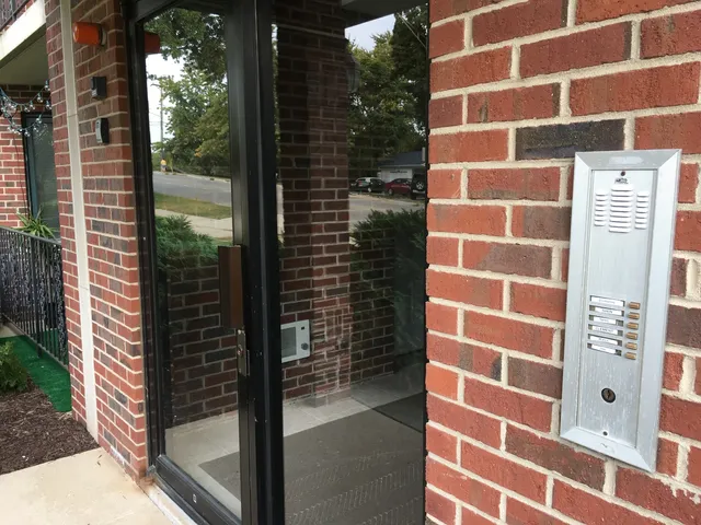 $2,500 | 616 East 5th Avenue, Unit 201, Naperville, IL 60563