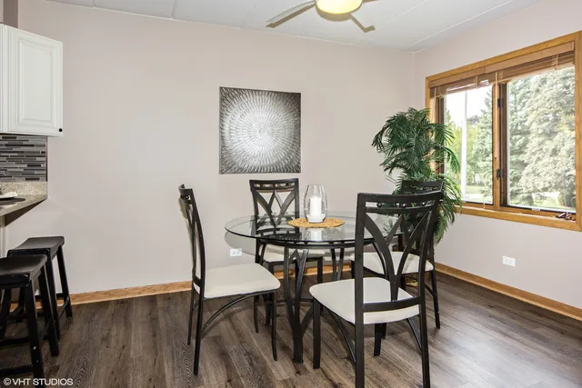 $2,500 | 616 East 5th Avenue, Unit 201, Naperville, IL 60563