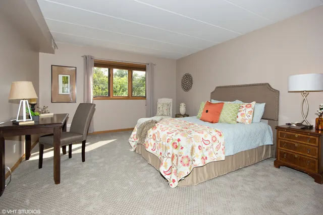 $2,500 | 616 East 5th Avenue, Unit 201, Naperville, IL 60563