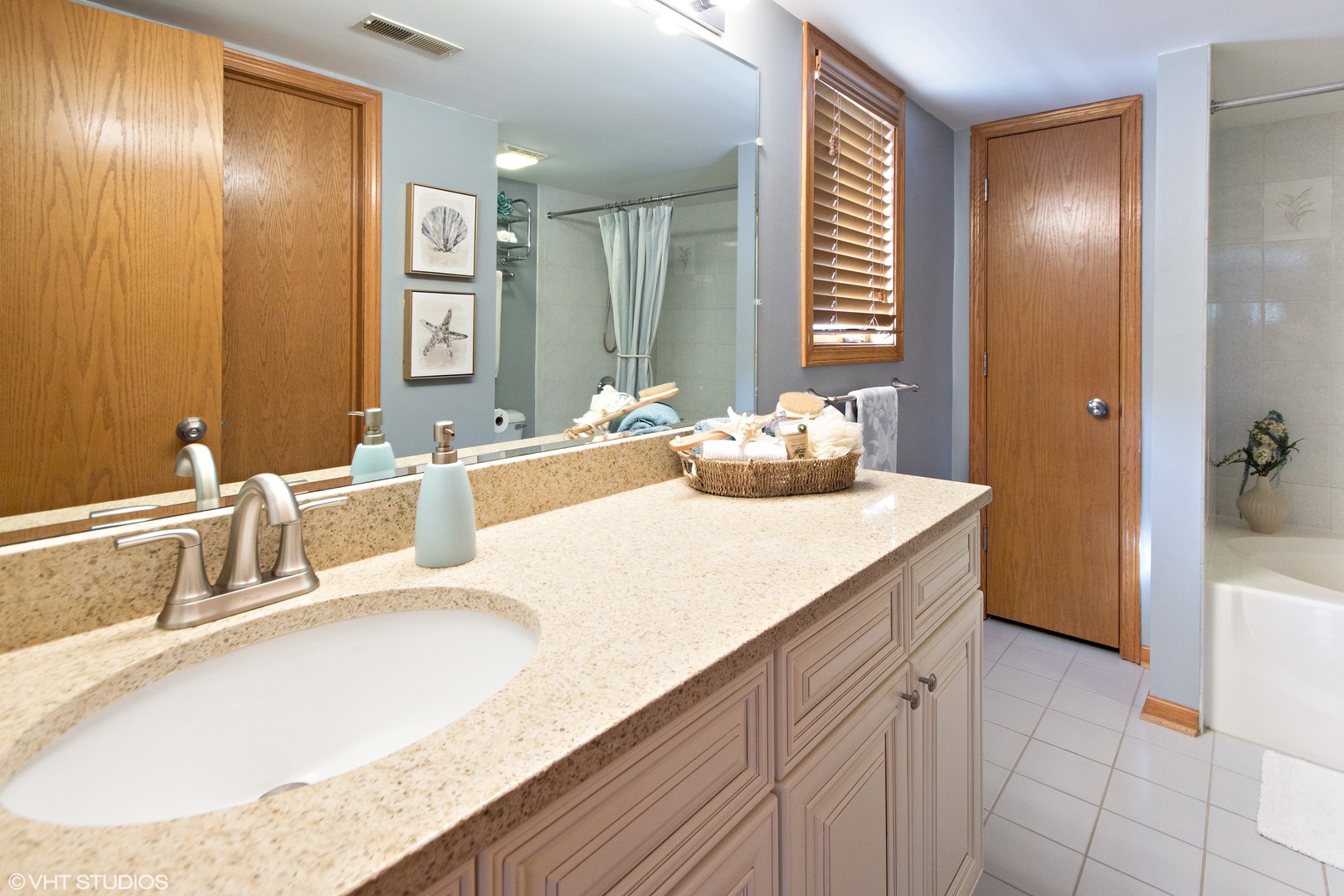 616 East 5th Avenue, Unit 201 Naperville, IL 60563 - Photo 8 of 16
