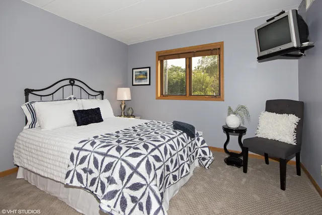 $2,500 | 616 East 5th Avenue, Unit 201, Naperville, IL 60563