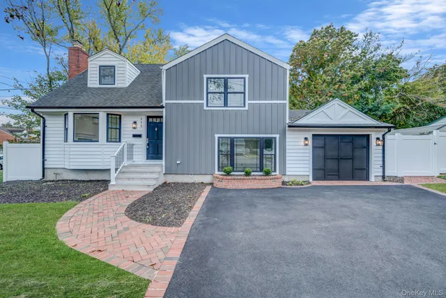 $769,000 | 246 Woodlawn Avenue, St. James, NY 11780