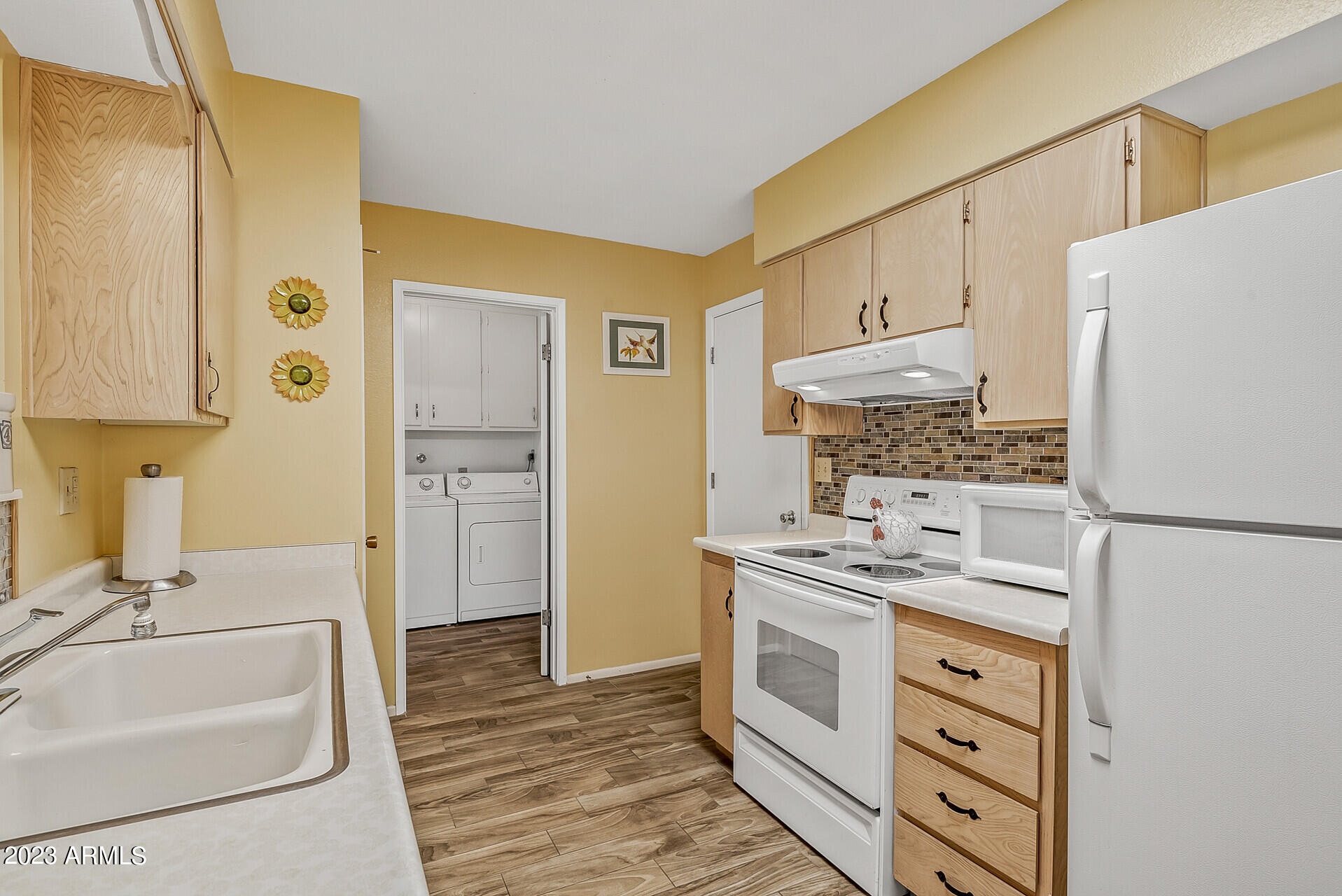 10855 West Hatcher Road Sun City, AZ 85351 - Photo 13 of 32 Kitchen
