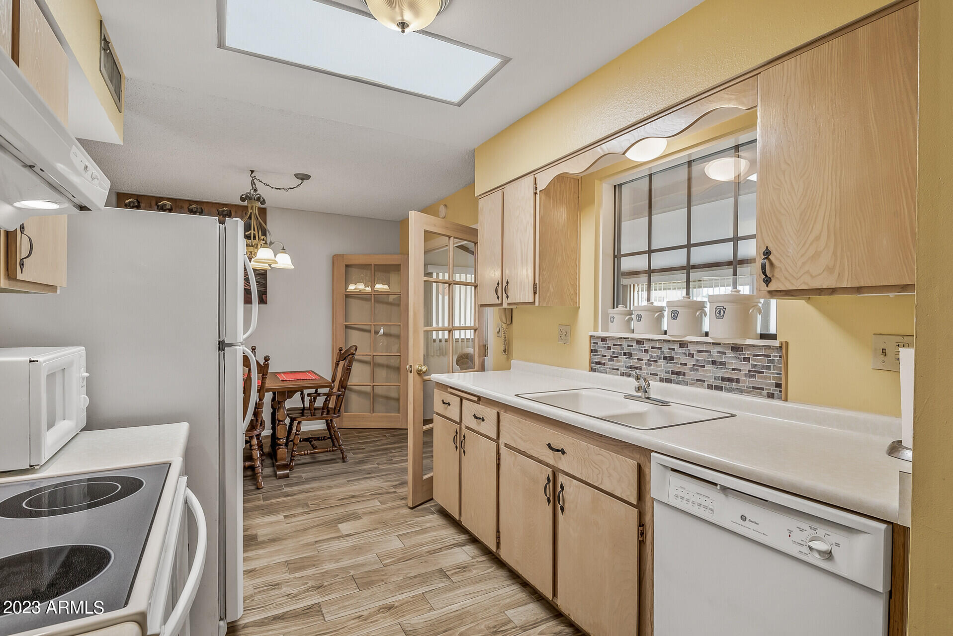 10855 West Hatcher Road Sun City, AZ 85351 - Photo 14 of 32 Kitchen