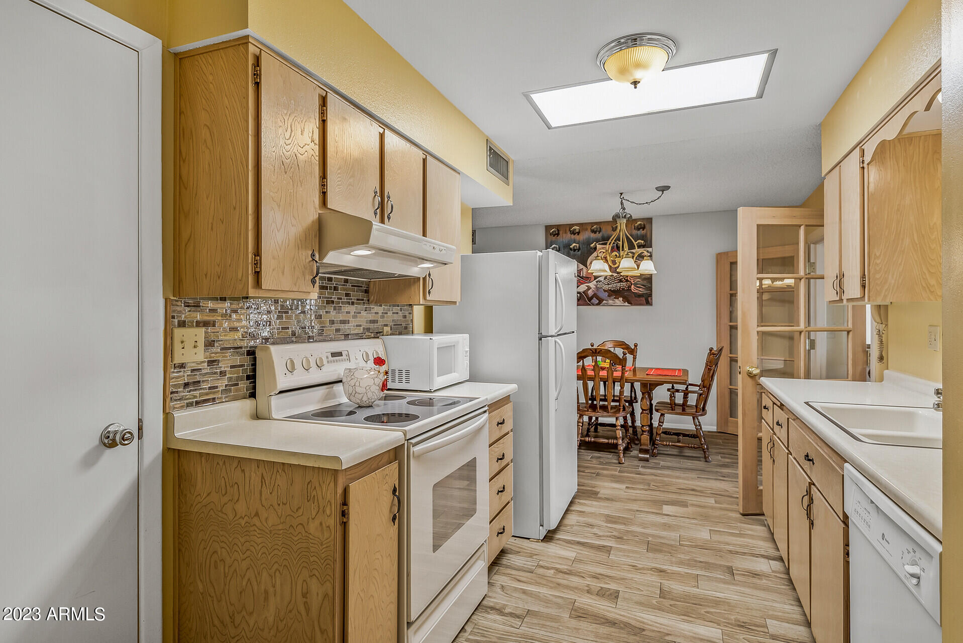 10855 West Hatcher Road Sun City, AZ 85351 - Photo 15 of 32 Kitchen