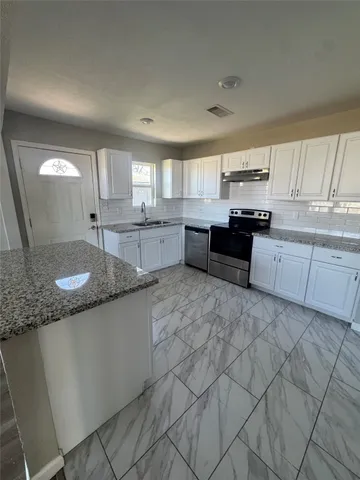 $1,800 | 432 Dr. Martin Luther King Jr. Dr., La Porte, TX 77571