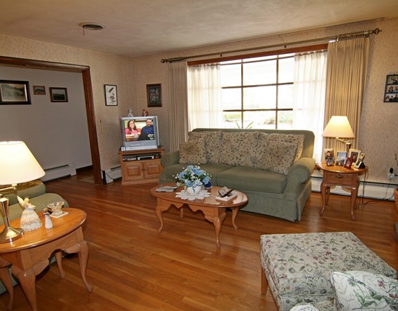 7 Andrews Road Wakefield, MA 01880 - Photo 3 of 18 Gallery Image 3