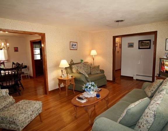 7 Andrews Road Wakefield, MA 01880 - Photo 5 of 18 Gallery Image 5