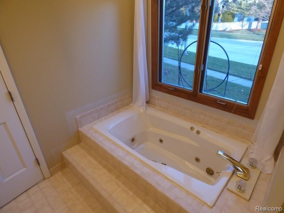2230 North Custer Road Monroe, MI 48162 - Photo 26 of 55 P1230329.jpg