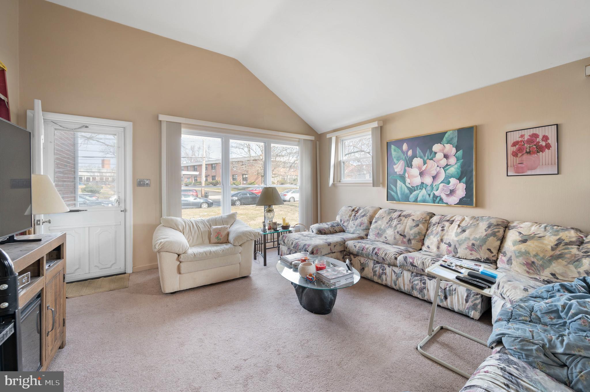 9987 Verree Road Philadelphia, PA 19115 - Photo 3 of 16